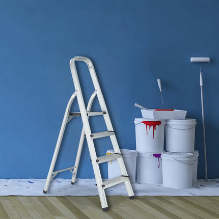 Folding aluminum stepladder