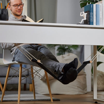 Foot hammock for the desk