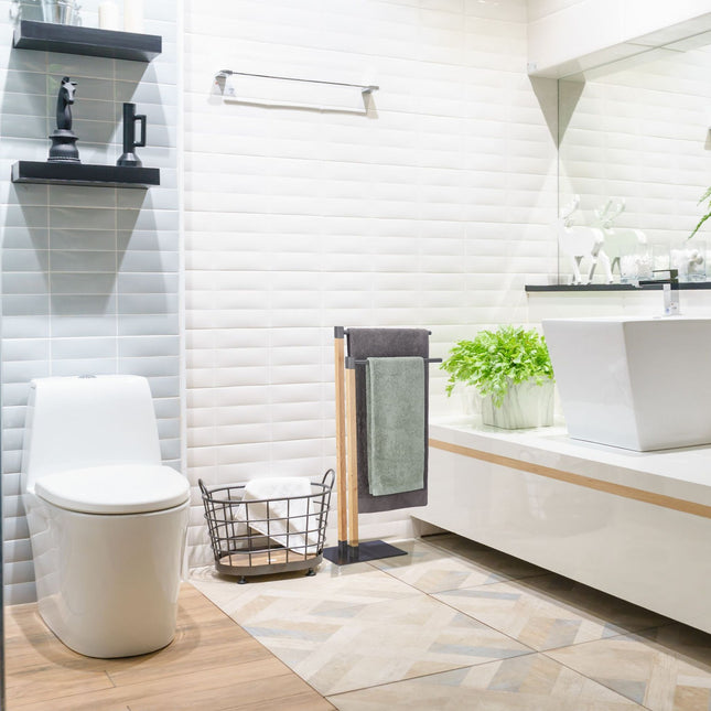 Freestanding towel rack