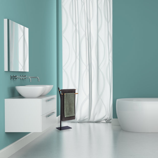 Freestanding towel rack