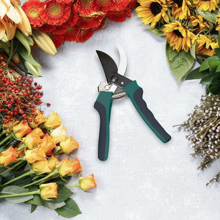 Garden scissors Bypass in black-green