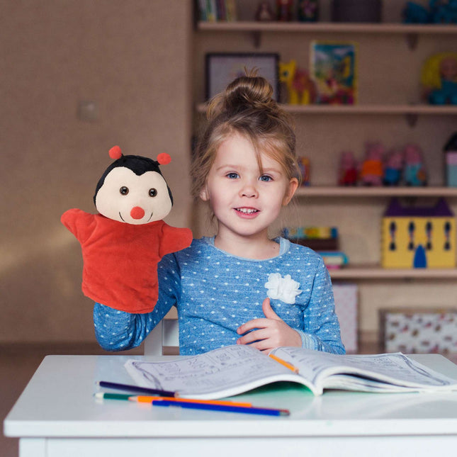 Hand puppets with animals for children