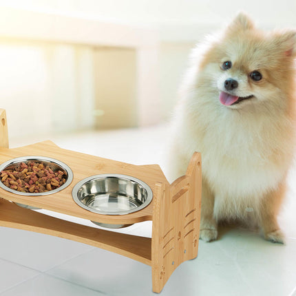 Height-adjustable feeding station for cats