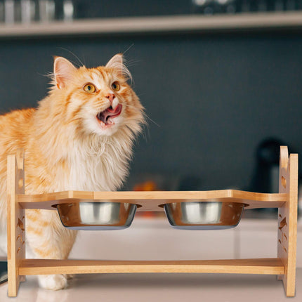 Height-adjustable feeding station for cats