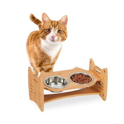 Height-adjustable feeding station for cats