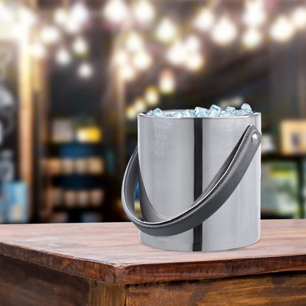 Ice cube tray with lid