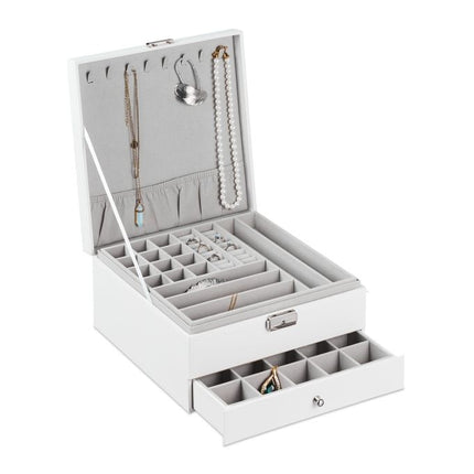 Jewelry storage with 3 levels