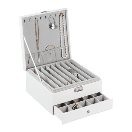 Jewelry storage with 3 levels