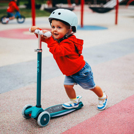 LED Scooter, Green – Adjustable Height, Foldable