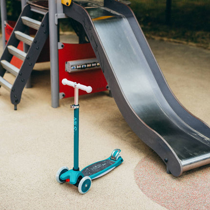 LED Scooter, Green – Adjustable Height, Foldable