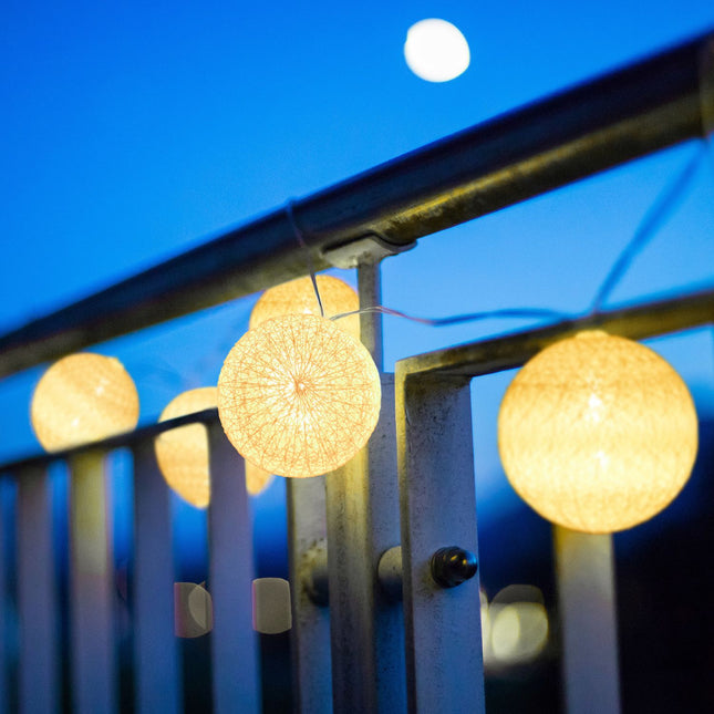 LED light chain with 10 balls