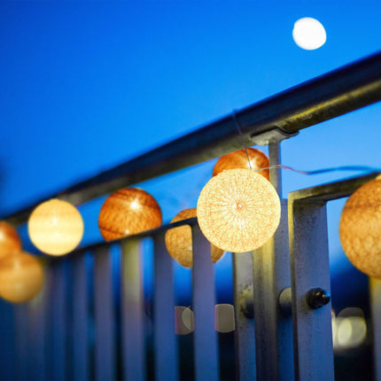 LED light chain with 10 balls