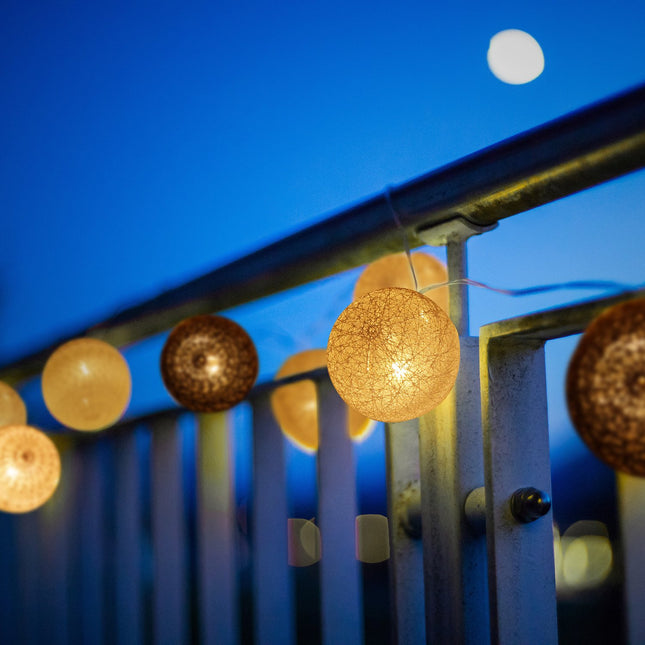 LED light chain with 20 balls