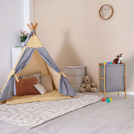 Laundry basket with bamboo frame