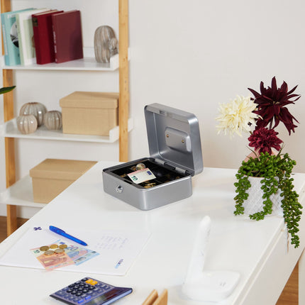 Lockable cash drawer