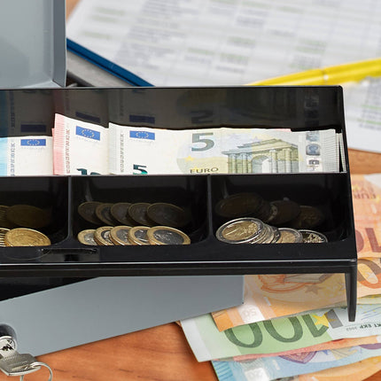 Lockable cash drawer