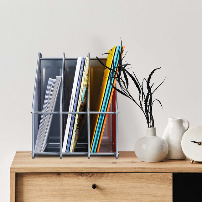 Magazine collector with 3 compartments