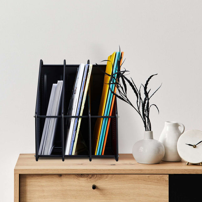 Magazine collector with 3 compartments