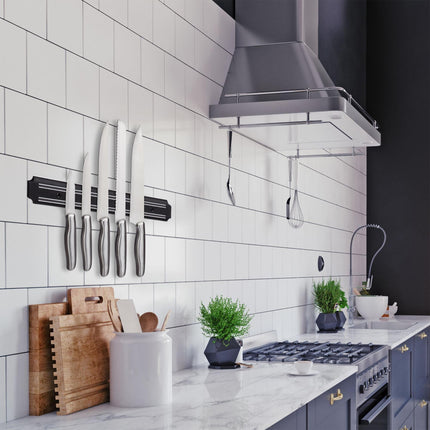 Magnetic bar black