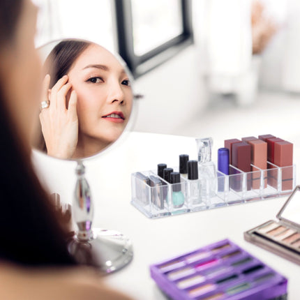 Makeup storage with 8 compartments