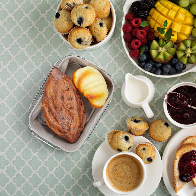 Metal bread basket with cover