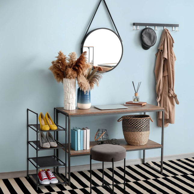 Narrow shoe shelf