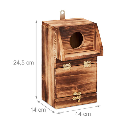Nest box with cleaning hatch