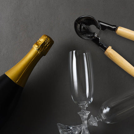 Nutcracker with wooden handle 2 in 1