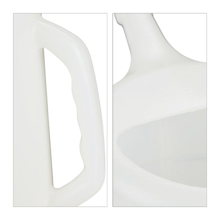 Oil jug with filler neck