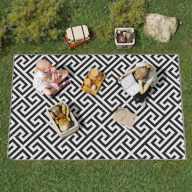 Outdoor plastic mat - water-repellent, double-sided, 152x243 cm