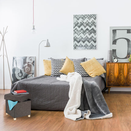 Pallet with storage space