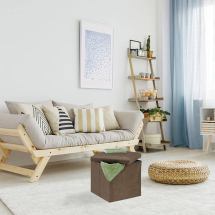 Pallet with storage space