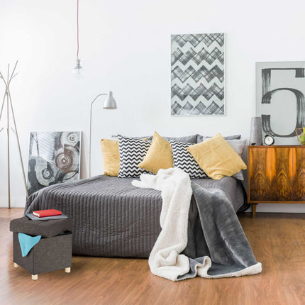 Pallet with storage space