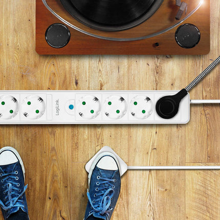 Power outlet 4+2-way with foot switch White