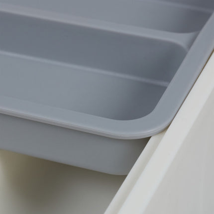Pull-out cutlery tray