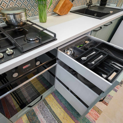 Pull-out cutlery tray in black