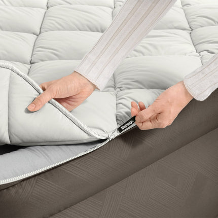Queen Air Mattress with Built-In Pump, 203x152x51 cm