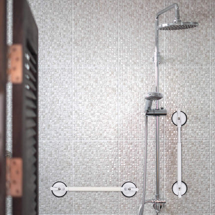 Retractable suction handle