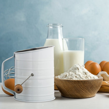 Retro flour sifter with crank