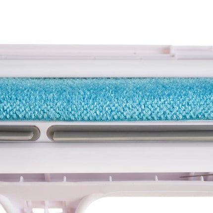 Roller / brush for cleaning clothes