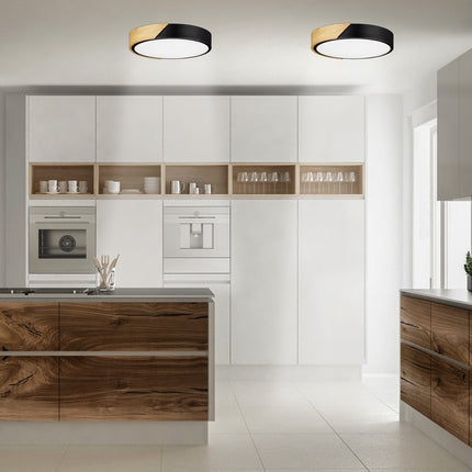 Round LED ceiling light with 18 LEDs