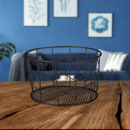 Round basket made of metal wire