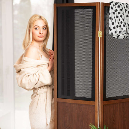 Screen wall with walnut look