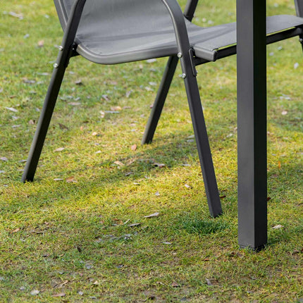 Set van 2 tuinstoelen stapelstoelen met armleuningen metaalgaas stof grijs 70x54x90cm voor terras- en tuinmeubelen