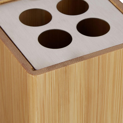 Set of bathroom accessories
