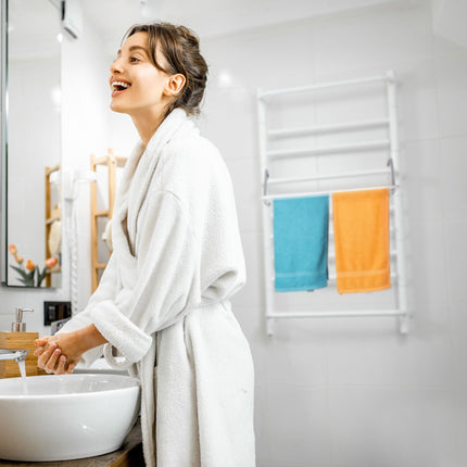 Space-saving hanging dryer