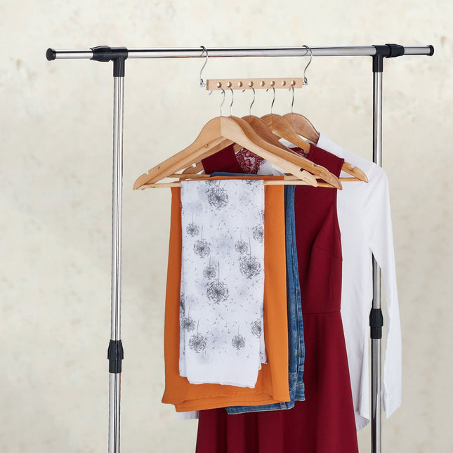 Ruimtebesparende houten hangerset van 5