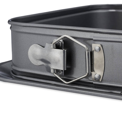 Square spring form with leakage protection