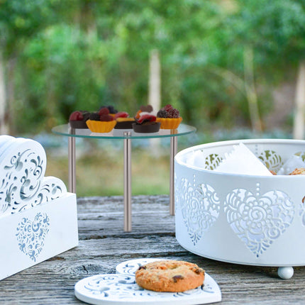 Stackable cake stand in a set of 3