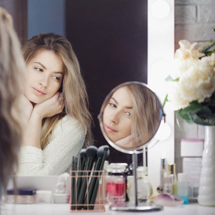 Stand for make-up brushes